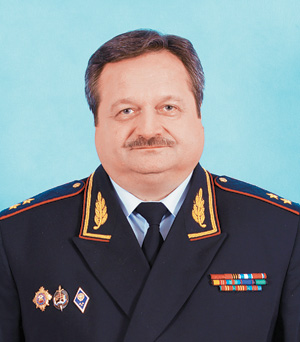 Первый заместитель начальника главного управления генерал-лейтенант полиции Швецов Владимир Владимирович